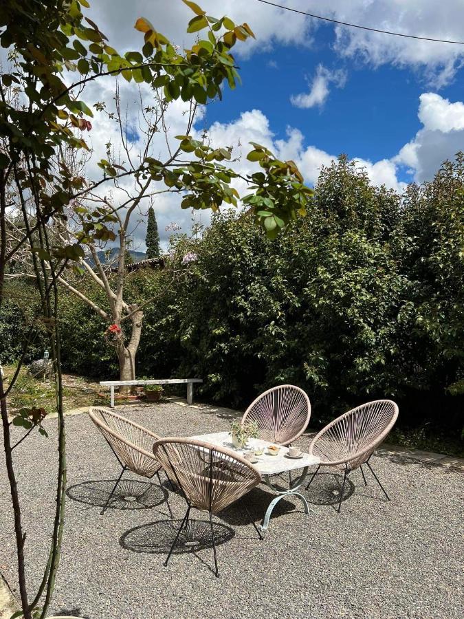 Birdsing Cottage Dassia  Buitenkant foto
