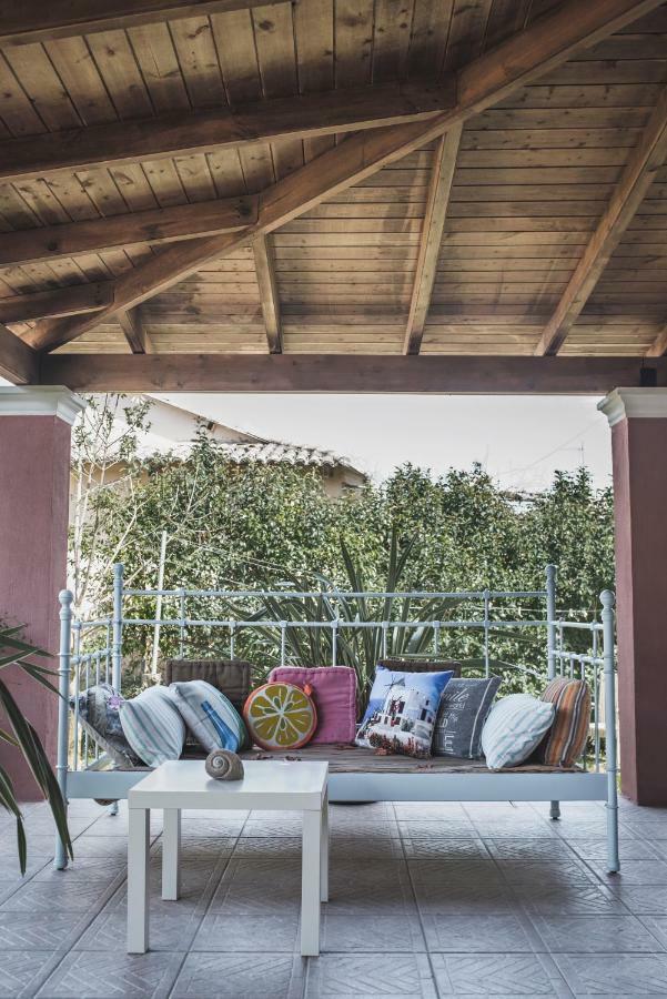 Birdsing Cottage Dassia  Buitenkant foto