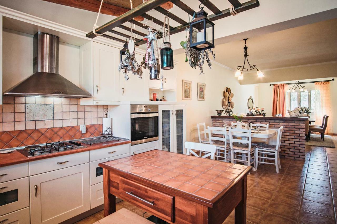 Birdsing Cottage Dassia  Buitenkant foto